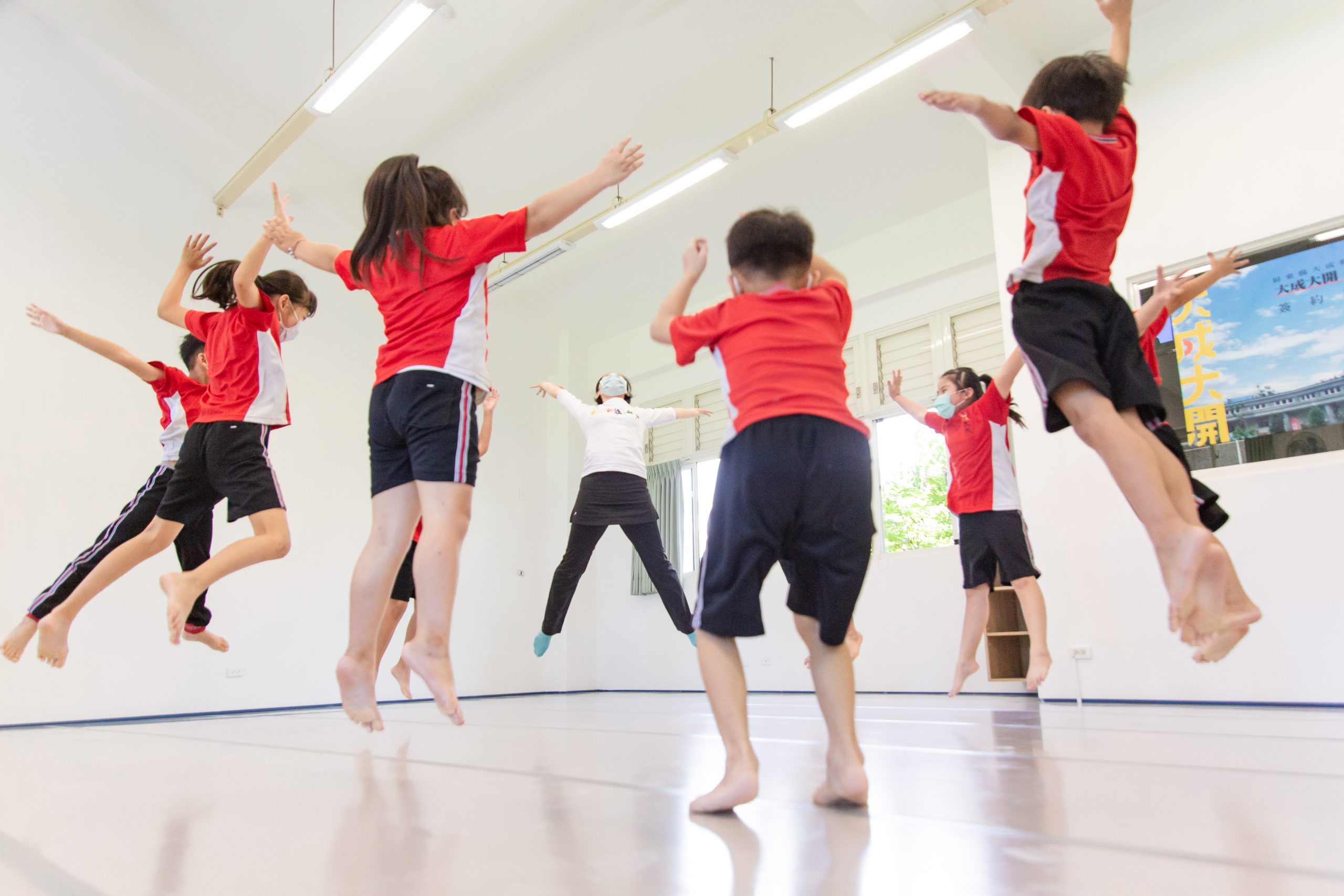 每一次身體課總能開心地跳躍著，就像是我們第一次學會跳一樣的快樂。